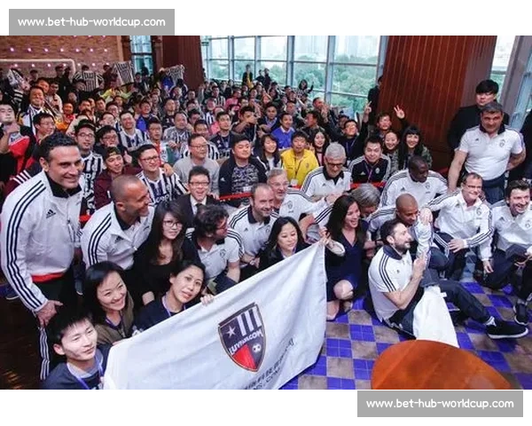 球迷互动!零距离接触偶像,签名合影机会等你来拿 球迷互动!零距离接触偶像,签名合影机会等你来拿